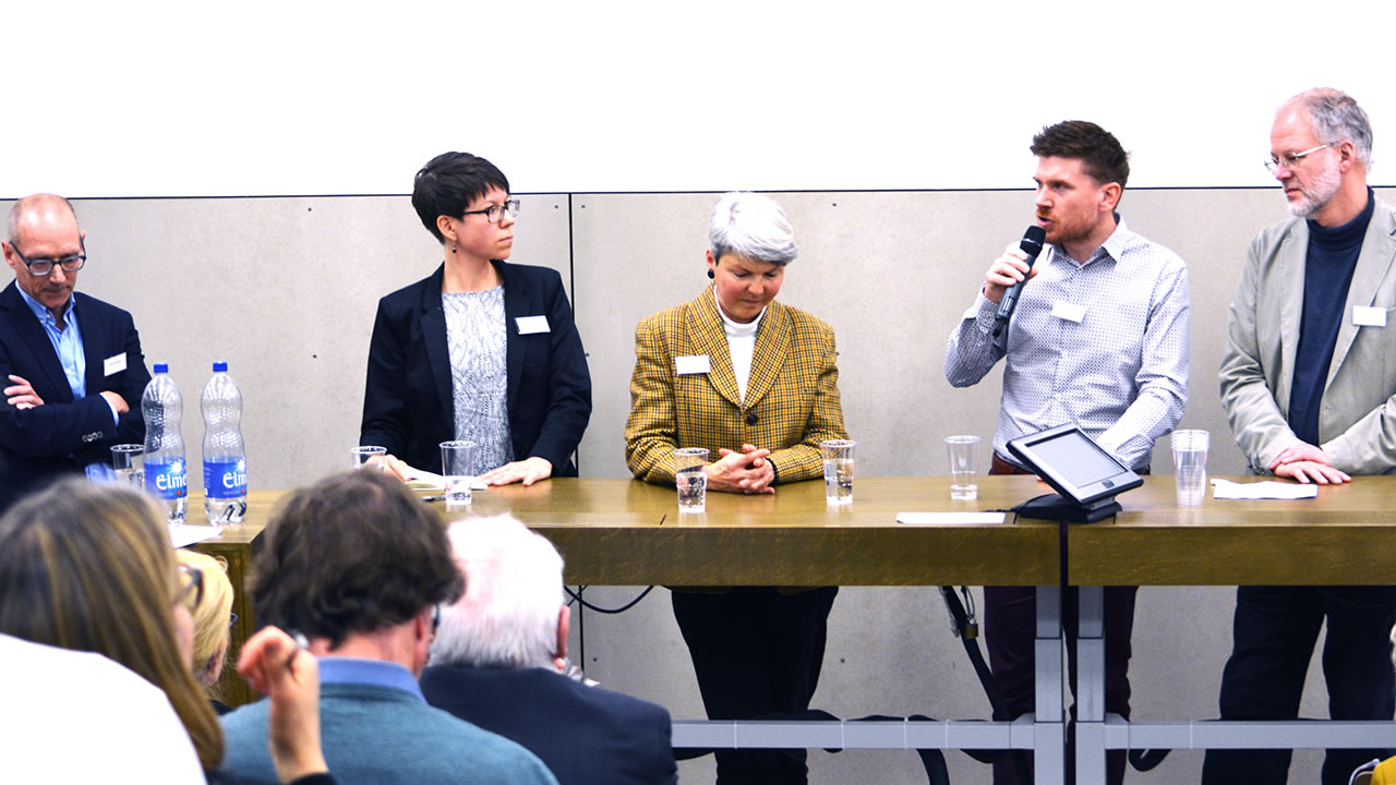 Fünf Maximen zur professionellen Diskussionsleitung